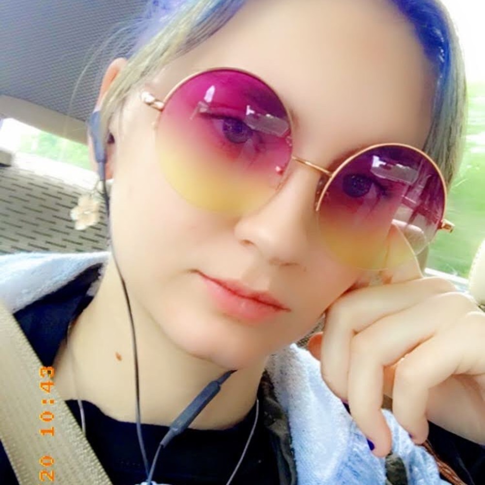 Meet your Posher, Lilly